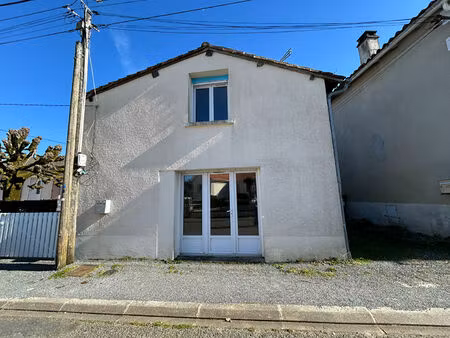 maison 2 pièces 50 m² à louer civray 86400 ? | era immobilier