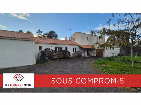 maison de 11 pièces 268 m2 terrain 10118 m2 à mareuil sur lay