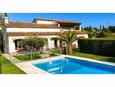 villa d'architecte à 200 m du village