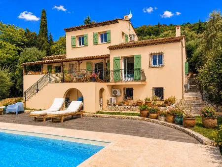 superbe villa 202 m² vue mer à deux pas du village