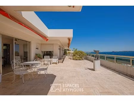 villa sur le toit de 212m² et sa terrasse de 418m² pleine vue mer