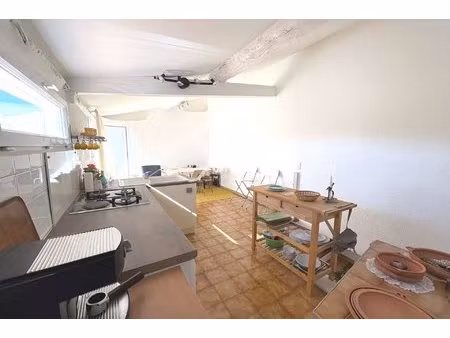 a vendre à claviers lumineux duplex avec terrasse et remise