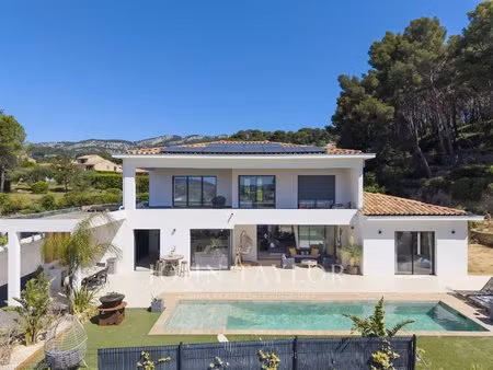 villa contemporaine d’exception – volumes spectaculaires & prestations haut de gamme