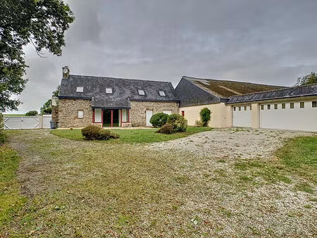 longère familiale de type 6 située à la campagne et à 5min des commerces !