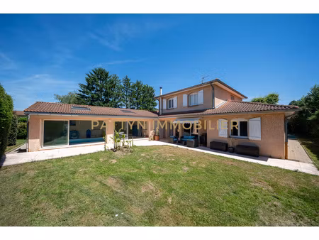 maison familiale de 200 m² avec appartement indépendant  piscine intérieure et garage – ci