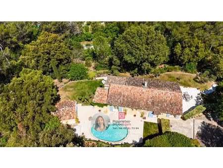 trans-en-provence - villa de plain-pied avec piscine  dépendance et terrain paysagé