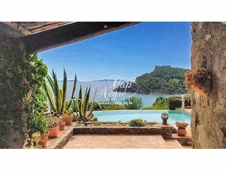 propriété 9 pièces 298m² avec piscine et dépendances au rayol-canadel
