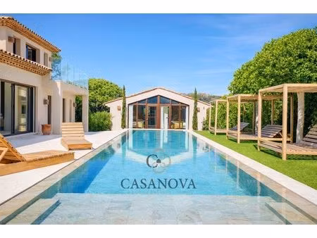 villa contemporaine rénovée à 100 m de pampelonne 7 suites piscine