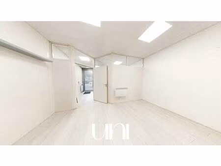 local commercial 72 m2 avec cours intérieur - ifs