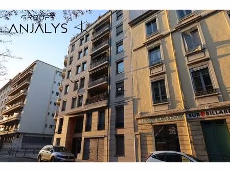 location local professionnel 73m² lyon 6ème