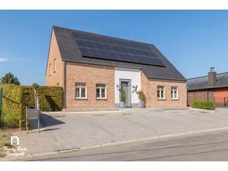 instapklare woning met goed draaiende kapperszaak aan huis