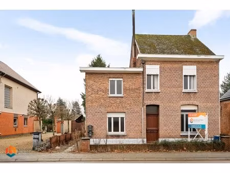 te renoveren woning met 2 slpkrs te beerzel