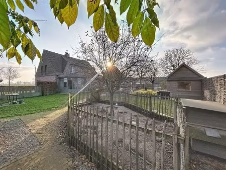 ruime woning met bijbouw en weide op perceel van 6790 m²
