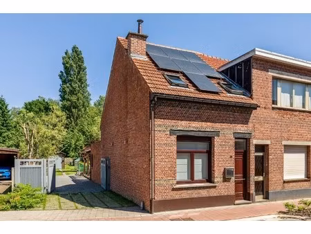centraal en strategisch gelegen halfopen woning