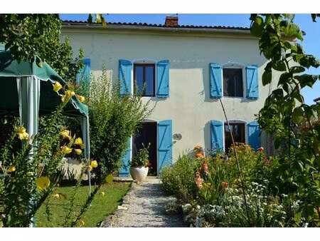 maison de village avec maison d'amis  dépendances et jardin