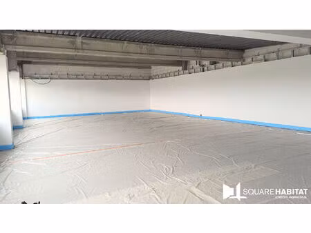 location local professionnel 200m²