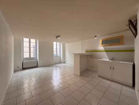 location appartement 2 pièces 41m² hyeres 83400