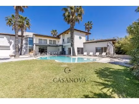 villa contemporaine avec double piscine  grand terrain et garage mauguio proche plages