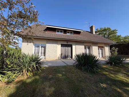 maison indépendante de 180 m2 avec terrain de 1582 m2