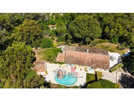 trans-en-provence - villa de plain-pied avec piscine  dépendance et terrain paysagé