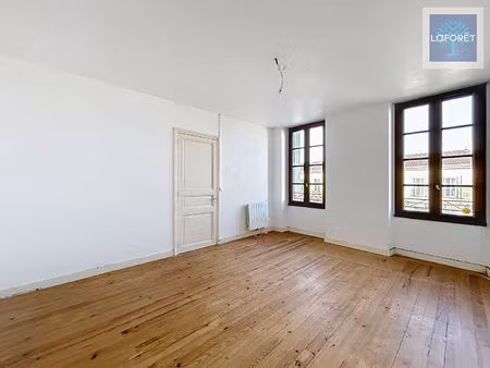 maison de charme en pierre et ses dépendances.