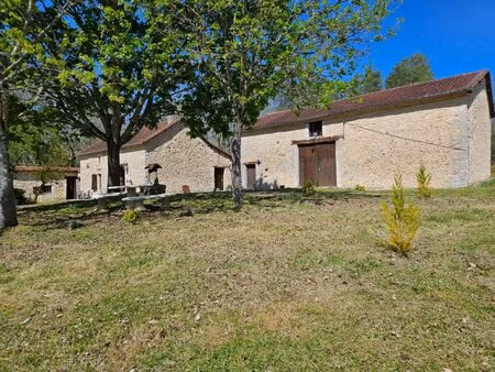 maison en pierres dans un endroit calme et proche de la zone est de perigueux