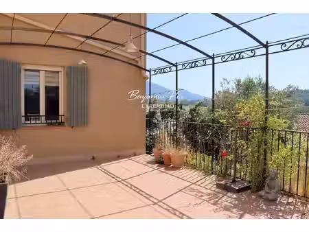 maison récente à villars avec vue dominante