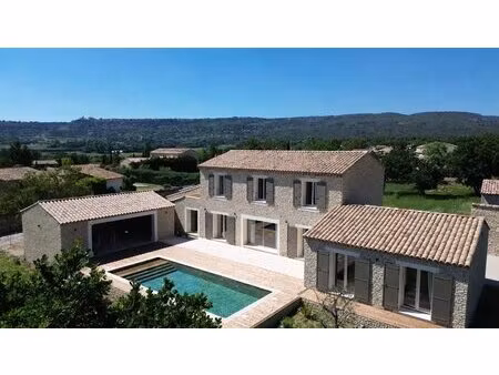 villa neuve d'exception à gordes  élégance contemporaine et rareté absolue