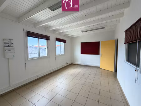 location local professionnel 21m² baie mahault 97122