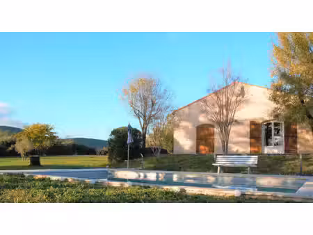 villa de plain pied 165m2 + garage 38m2 sur 4000m2 avec piscine