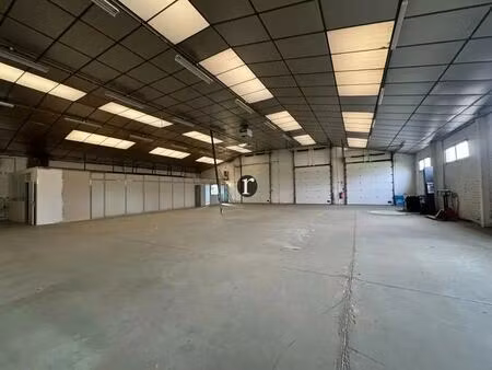 vente local d'activités 1 200 m²