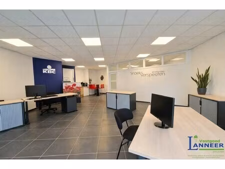 commercieel kantoor (82m²) met grote visibiliteit te herne