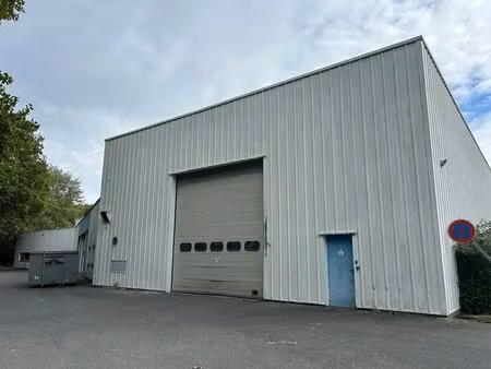 vente local d'activités 2 000 m²