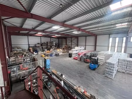 vente local d'activités 1 330 m²