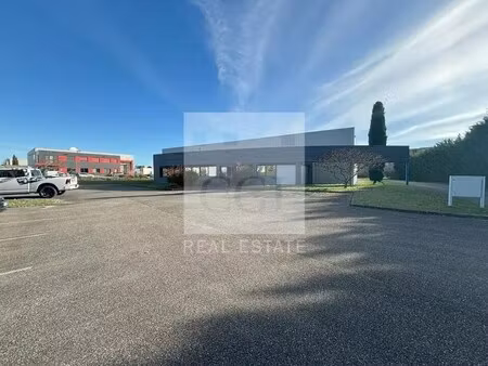 vente local d'activités 1 480 m²