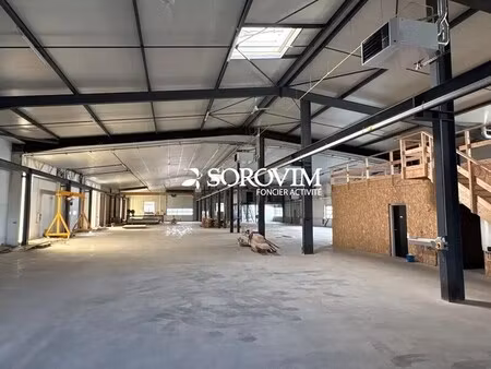 vente local d'activités 1 884 m²