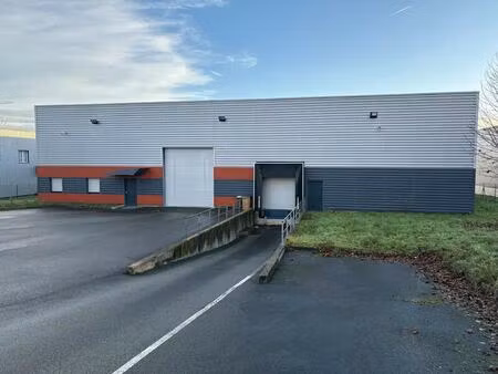 vente local d'activités 1 500 m²