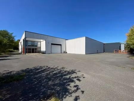 vente local d'activités 1 680 m²