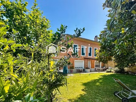 maison de maître de 450m2 et son parc de 2000m2.