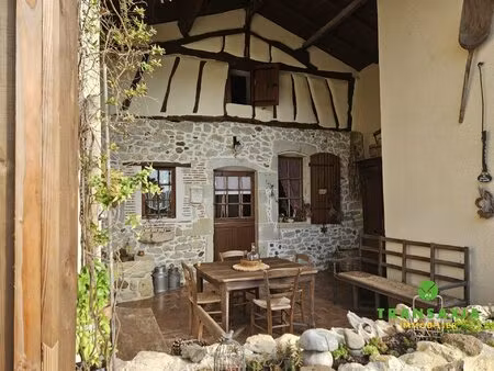 propriété de caractère  2 maisons  piscine  1 4ha