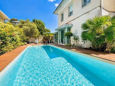 bordeaux cauderan - maison familiale avec piscine et garage à deux pas du parc bordelais