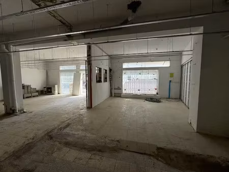vente divers 192 m² nîmes (30000)