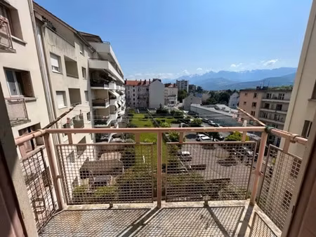 location appartement 2 pièces 51m2 grenoble 38000 - 614 € - surface privée
