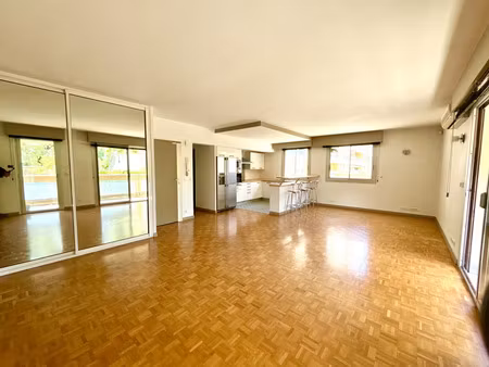 location appartement 2 pièces 68m2 marseille 8eme (13008) - 1050 € - surface privée