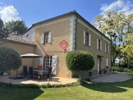 charmante maison de 220 m² avec piscine proche l'isle en dodon
