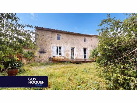 maison landiras en pierre