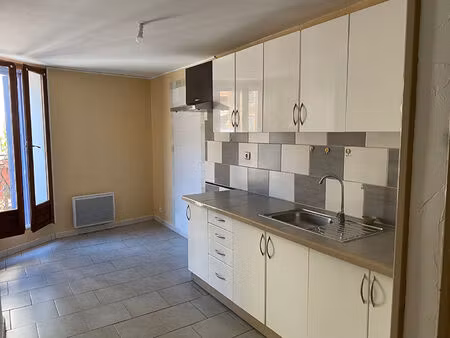 location appartement 3 pièces  65.40m²  bédarieux