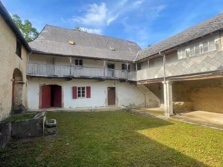 magnifique corps de ferme béarnais sur environ 4000 m² de terrain