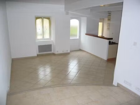 location appartement 4 pièces 73m² cherre 49330