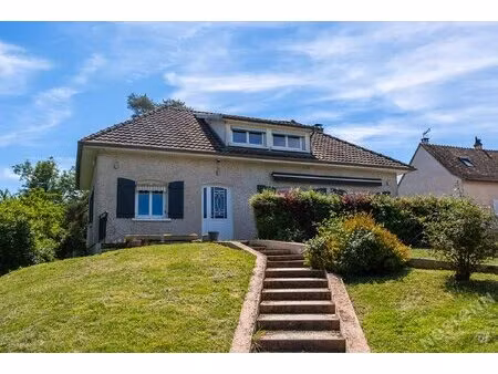 maison familiale à fontaines de 195 m² avec 5 chambres